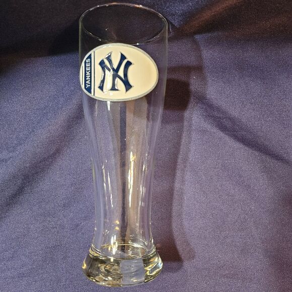 NEW YORK YANKEES LOGO OFFICIAL MAJOR LEAGUE TALL BEER GLASS - Picture 1 of 2